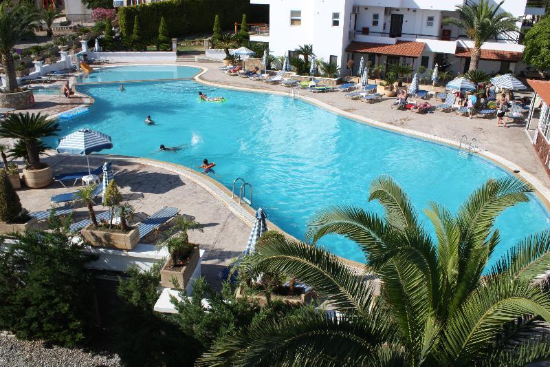 Coliseum Studios&Apartments Pefki Extérieur photo