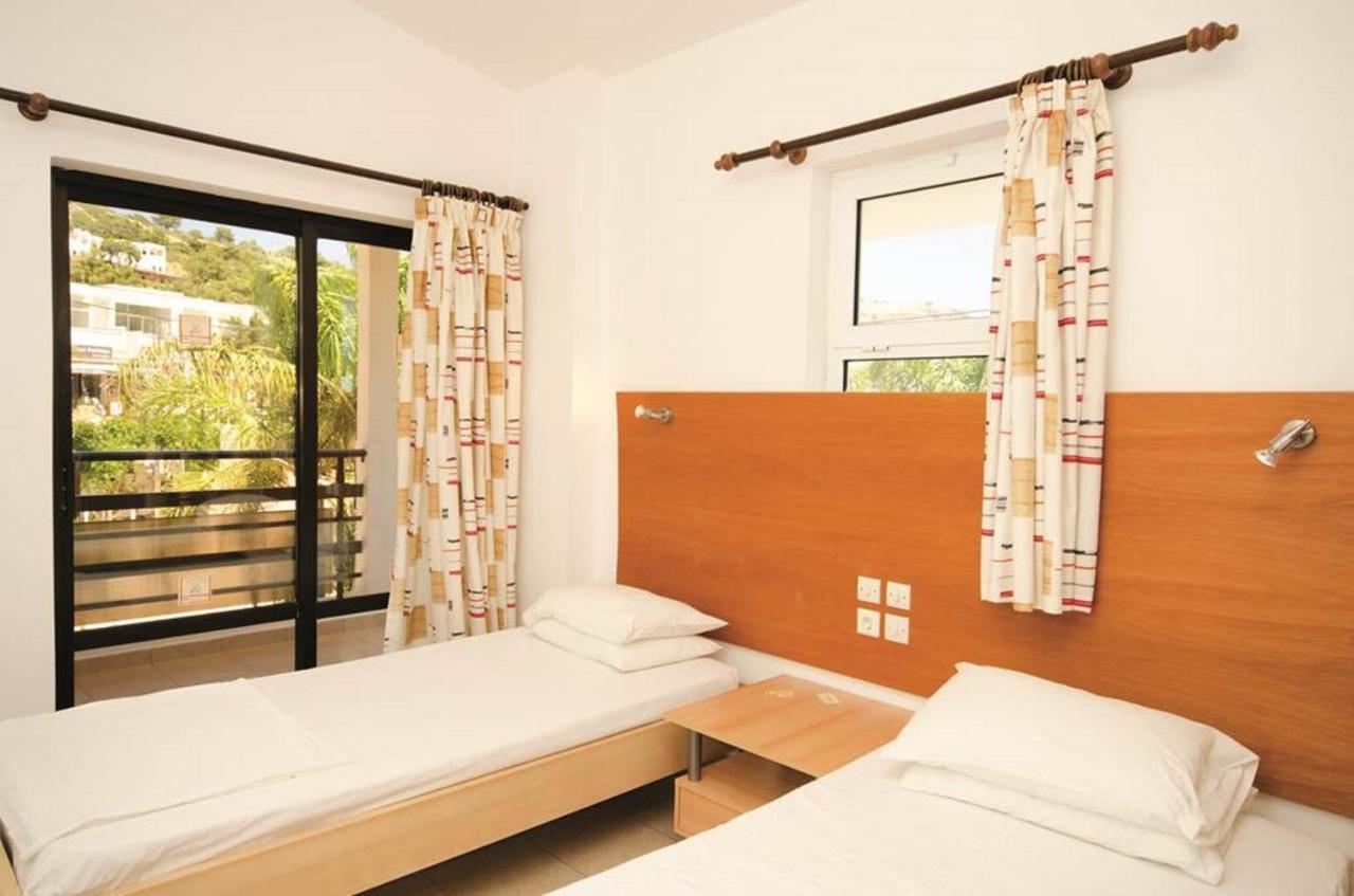 Coliseum Studios&Apartments Pefki Extérieur photo