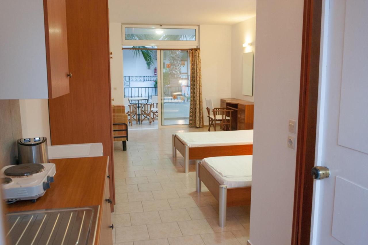 Coliseum Studios&Apartments Pefki Extérieur photo
